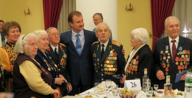 З нагоди 70-ї річниці визволення столиці України, ветеранів Святошинського району вшанували в Київській міській державній адміністрації (фото)