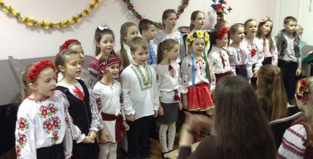 Концерт «Стежками України» до Дня пам`яті Героїв Небесної Сотні пройшов у Київській дитячій музичній школі № 22 (фото)