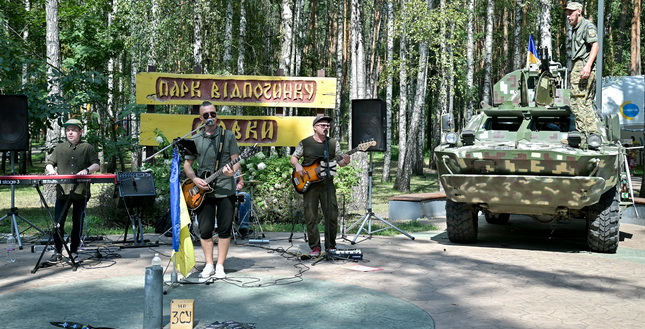 Благодійна акція «Бережіть себе та Україну!» в парку «Совки» (фото)