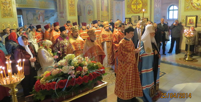Престольне свято відзначили прихожани храму «Живоносного Джерела» Казанської Ікони Божої Матері, що на масиві Борщагівка у столиці (фото)