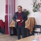 121185